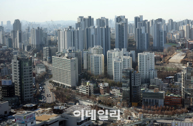 李 다주택자 직격에 은행권 “임사자 대출 연장 안 되면 핵폭탄급 영향”