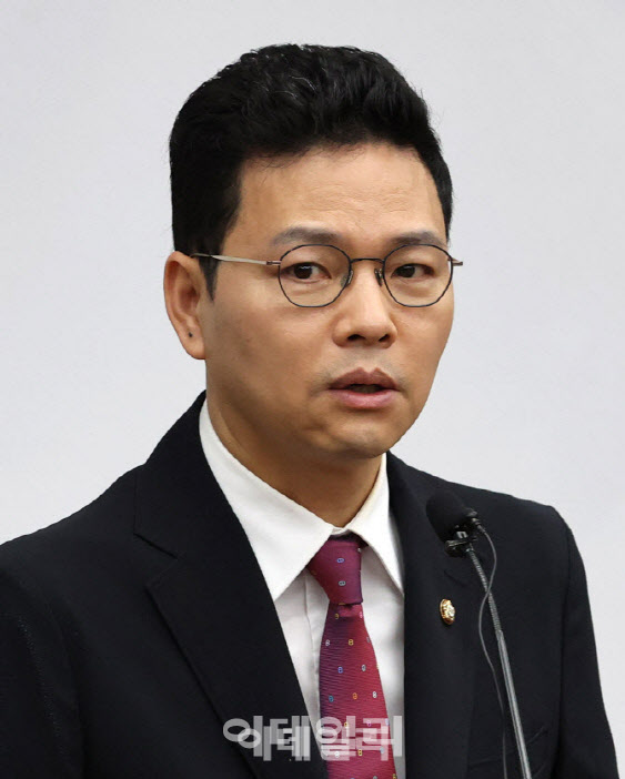 친한계 박정훈 "배현진 당원권 정지, 이적행위…장동혁 사퇴·제명돼야"