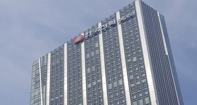 전력망 구축 '150조 국민성장펀드' 지원사격...한전 재무부담 던다