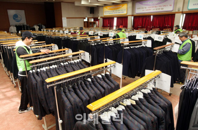 민생물가TF 1호 안건은 '교복값'…새학기 전 '짬짜미 업체' 조사