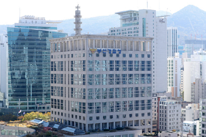 부산경찰청장, 임명 넉달 만에 대기발령