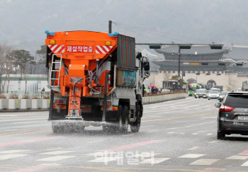 눈 예보에 밤샘 근무…30대 공무원 36시간 뒤 중태