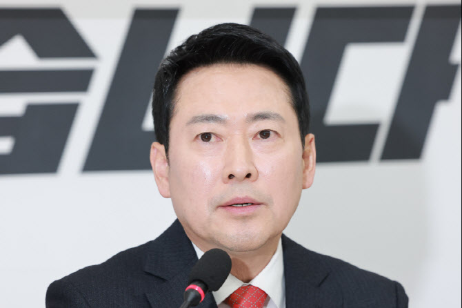 장동혁 “李 재판 재개” 촉구에…민주 “‘사법부 길들이기’ 나선 건가”