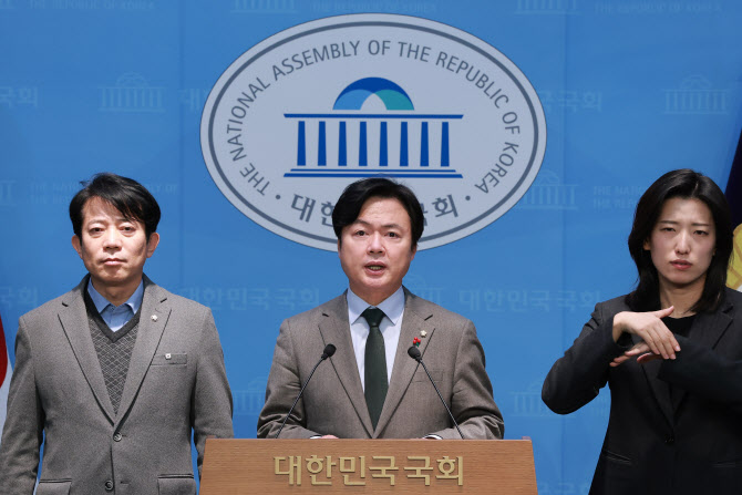 민주당 "'부동산 실패 기우제'에도 불구하고 시장은 안정될 것"