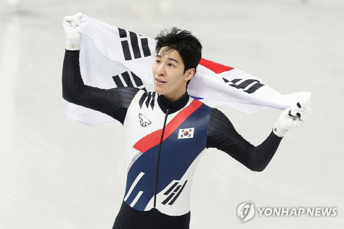 황대헌, 쇼트트랙 남자 1500m 값진 銀...3대회 연속 메달