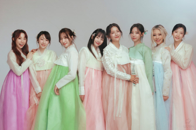 우주소녀 "데뷔 10주년 앞둔 명절…평온한 설날 보내세요"