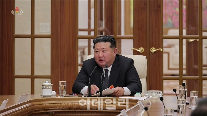 설 대신 당 대회 준비 한창인 北…열병식 준비까지