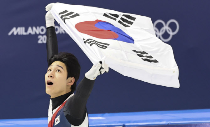 李대통령, 쇼트트랙 황대헌 은메달 축하…"진정한 빙판승부사"