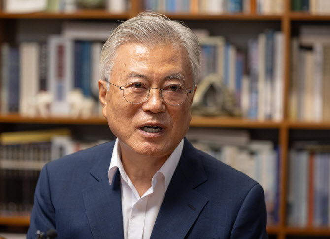 문재인 "서로 보듬는 마음들 모여 큰 희망…넉넉한 설 되길"
