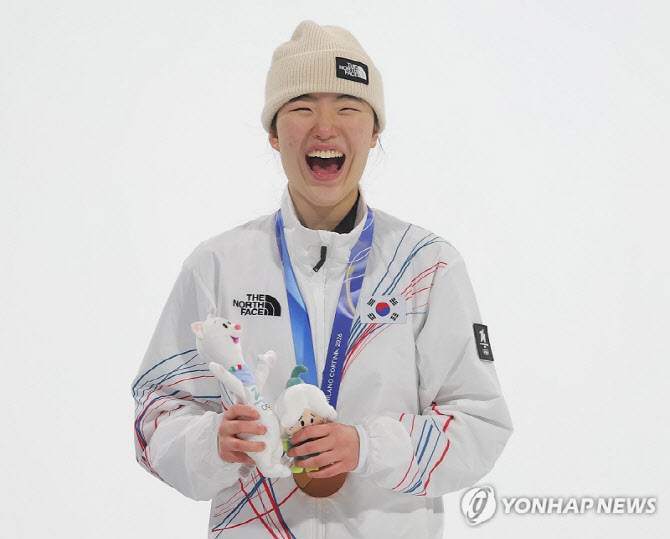 유승은, 예선 3위로 슬로프스타일 결선행… ‘멀티 메달’ 가시권