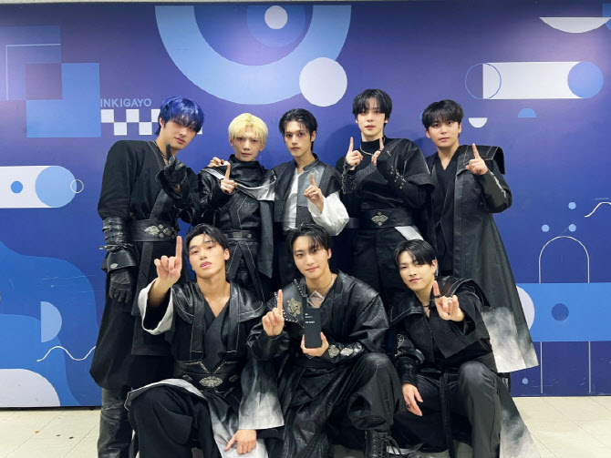 에이티즈, 컴백 앨범으로 美빌보드200 3위 데뷔