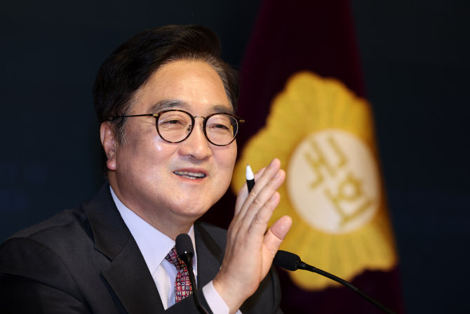 우원식 의장 "위기 넘어 도약의 한 해 되길…국회 책임·역할 다할 것"