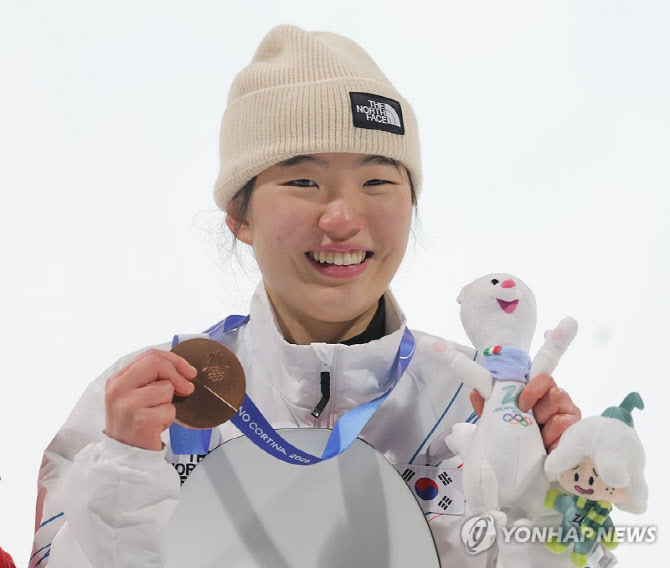 ‘떨이 보드’로 동메달…유승은, 설날 슬로프스타일서 멀티 메달 도전