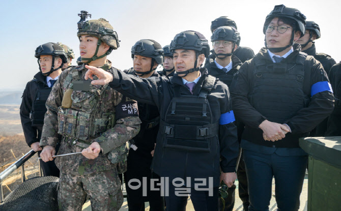 [포토]국방부장관, 육군 25사단 군사대비태세 현장점검