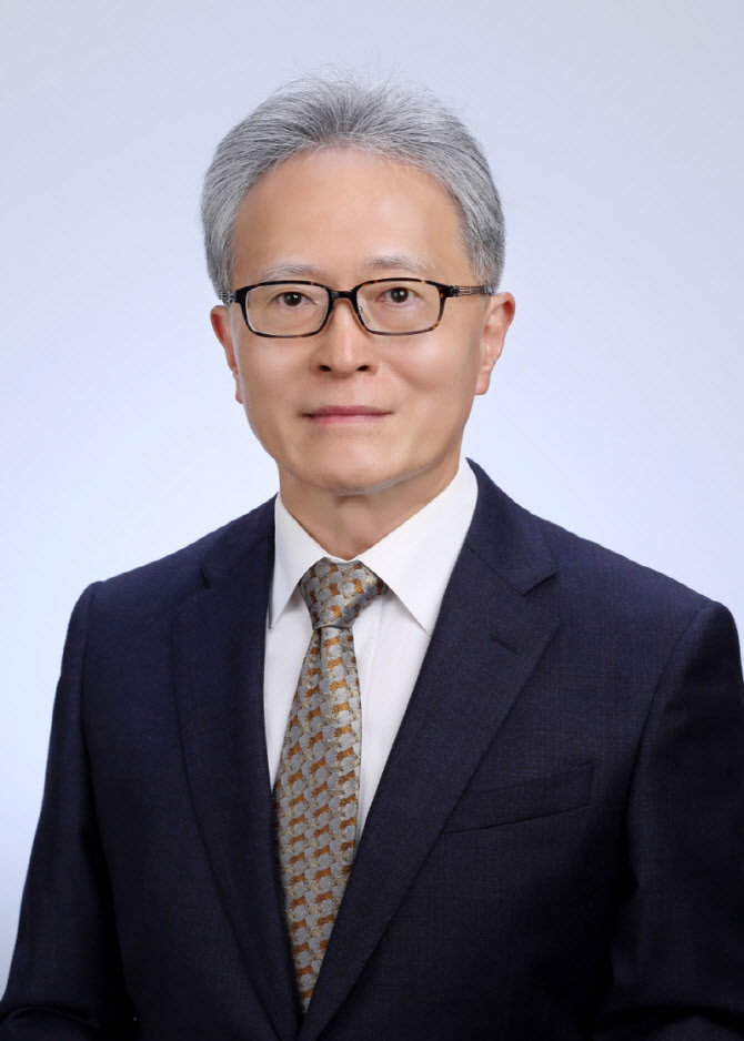 AI 뜨니 대학 총장도 공대 출신 시대