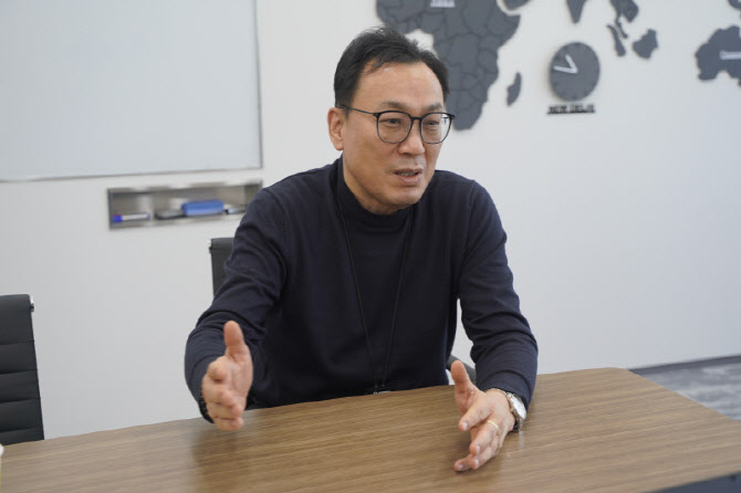 레이저옵텍 “유증은 성장 투자”…신제품·해외 확장 속도[코스닥人]