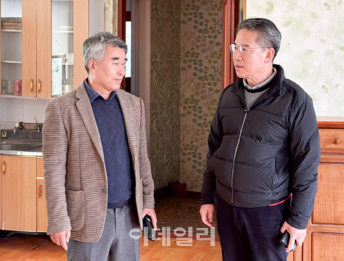 [포토] 농촌 인력난 현장 점검하는 박서홍 농협부회장