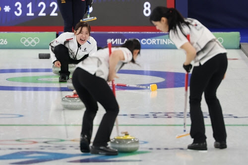 '4강이 보인다' 한국 여자컬링, 강호 스웨덴에 완승...5승 3패