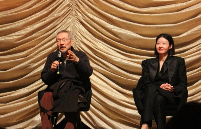 홍상수 신작 '그녀가 돌아온 날', 베를린서 첫 공개… 김민희 제작실장 참여