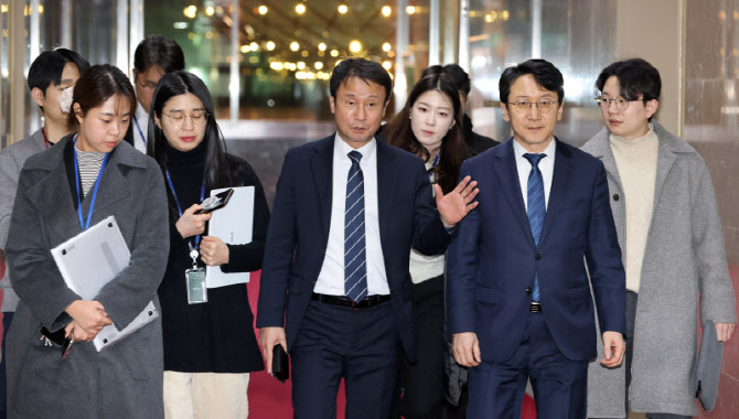 [포토]의장실 향하는 한병도 더불어민주당 원내대표