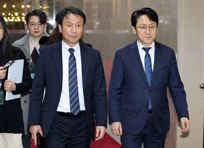 [포토]본회의 개의 논의 위해 의장실 찾은 한병도 더불어민주당 원내대표