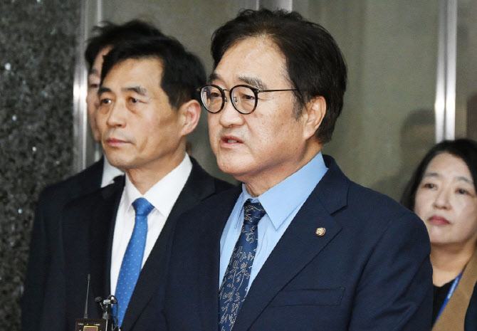 [포토]우원식 국회의장, 윤 대통령 선고에 대한 입장 밝혀