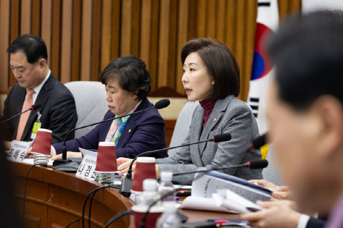 與 사법개정 3법 추진에...전문가들 "사법 파괴" 우려