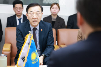 김윤덕 장관, 카자흐스탄에 ‘한국형 스마트도시’ 모델 제안