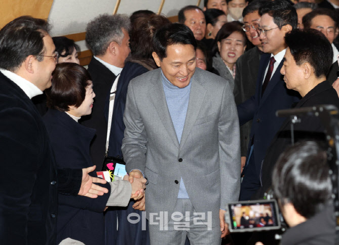 [포토]북 콘서트 참석하는 오세훈 서울시장