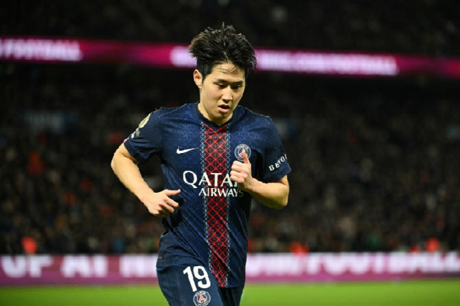 이강인, 새해 첫 선발 출전… PSG, 3-0 완승 및 선두 탈환 견인