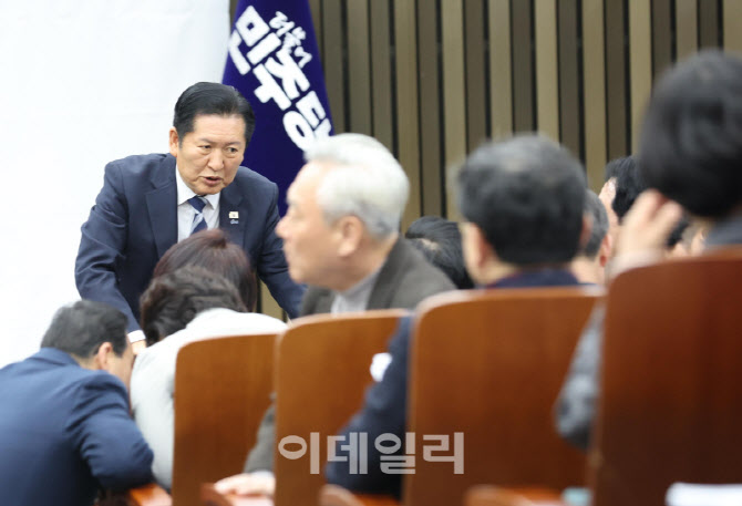 [포토]정책의원총회 참석한 정청래 대표