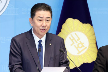 경찰, 공천헌금 등 '13개 의혹' 김병기 26일 첫 소환 조사