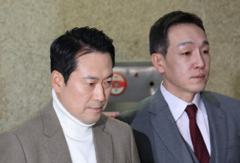 장동혁 "李공소취소 모임, 미친 짓...재판 재개해야"