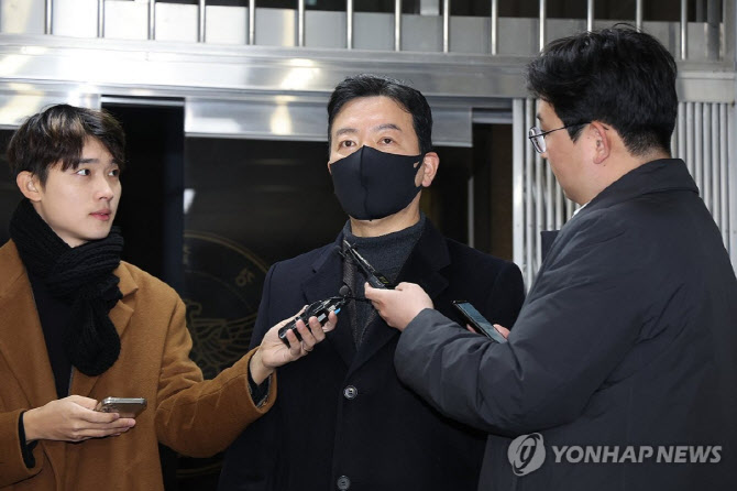 경찰, '해군 선상파티' 김성훈 前경호차장 피의자 소환조사