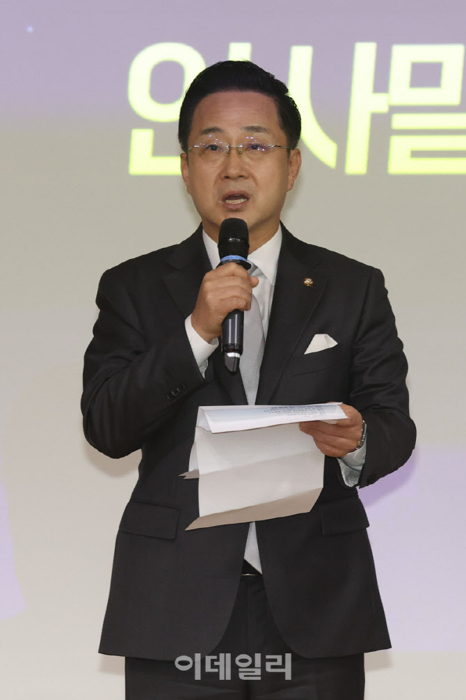 [포토]발언하는 박성준 상임대표