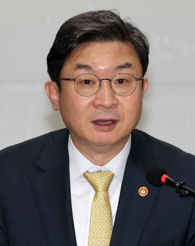 [포토]저축은행 건전 발전을 위한 최고경영자(CEO) 정책간담회에서 발언하는 이억원 위원장
