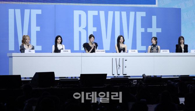 [포토]아이브(IVE) 정규 2집 'REVIVE+' 발매