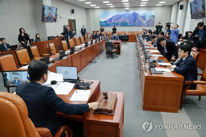 국회 운영위, 與 주도로 본회의 26→24일로 변경 의결