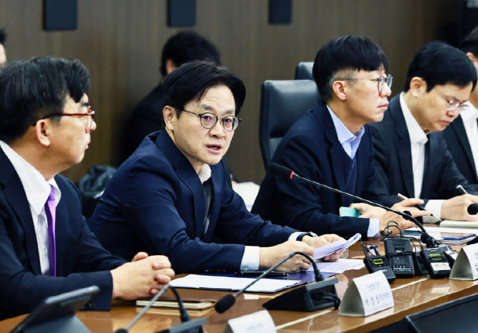 설 연휴도 못 막은 반도체 호황…2월 수출도 '신기록'(종합)
