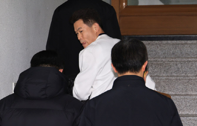 "태진아 이어 또 고소"...김어준 들먹인 전한길, 나홀로 콘서트?