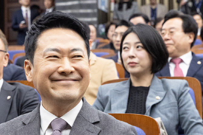 조갑제 "장동혁, 민주당 '귀염둥이'"..."경상도 의원 비열"