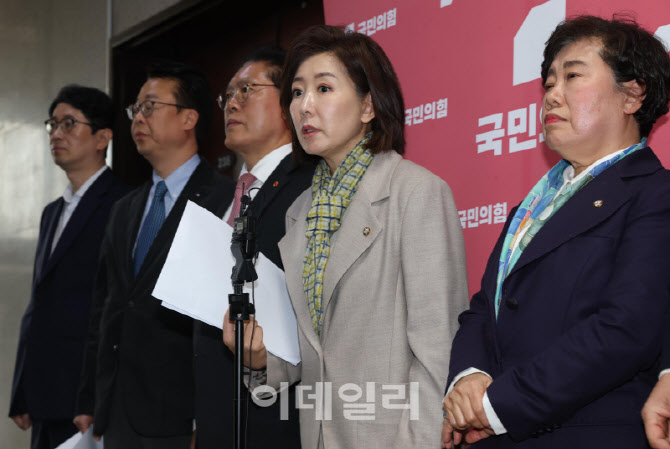 [포토]국민의힘 법사위원, '법사위 전체회의 지연에 항의'