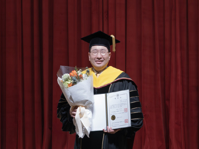 이상현 대한사이클연맹 회장, 한국체대 체육사학 박사 학위 취득