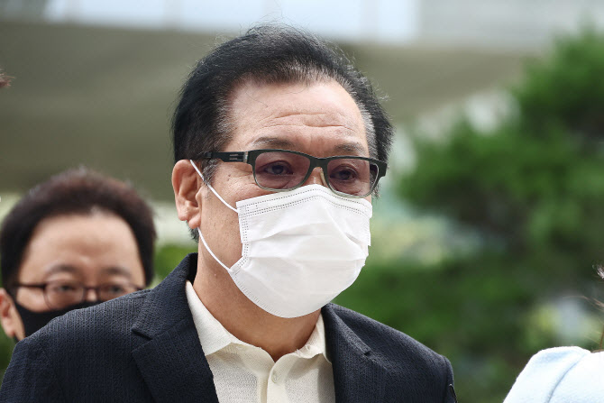 [속보]法 건진법사 전성배 징역 6년 선고…  "김건희와 공모 인정"