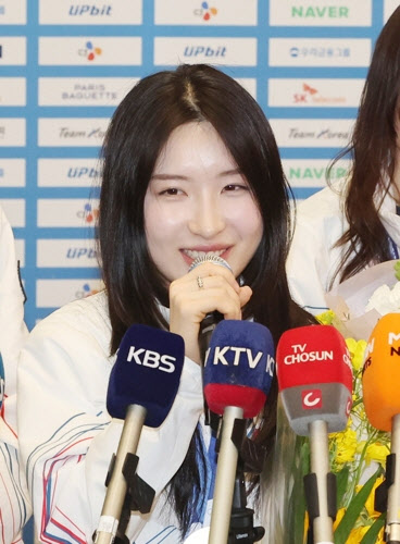 '금메달 2개 걸고 금의환향' 김길리 "연예인 된 기분이에요"