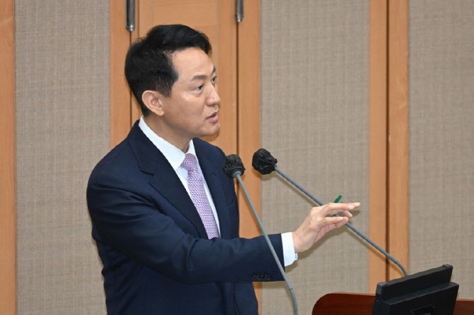 [포토]질의에 답하는 오세훈 서울시장