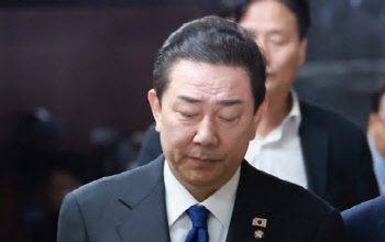 경찰, 김병기 의원 차남 소환…'아빠찬스' 취업·편입 의혹 규명
