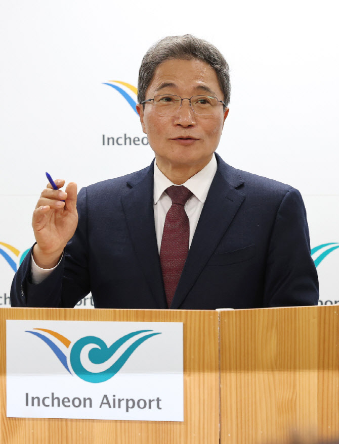 사표 낸 이학재 인천공항 사장 "지방선거 불출마"