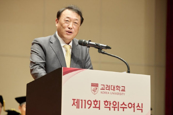 최준영 기아 사장, 고려대 졸업식서 "중꺾마 기억하길"