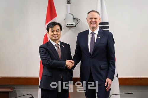 한-캐나다 국방장관 회담…"잠수함 사업, 협력 발전 계기 기대"